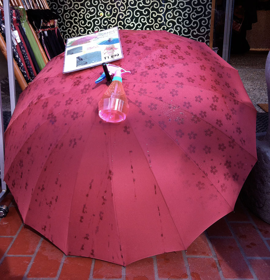 umbrella-reveals-pattern-wet-japan-10