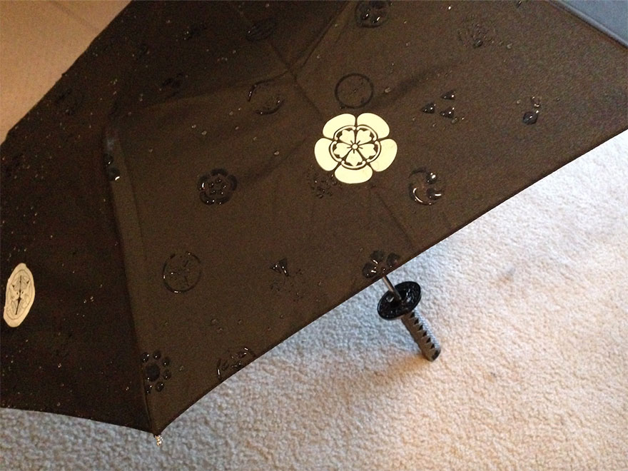 umbrella-reveals-pattern-wet-japan-13 umbrella-reveals-pattern-wet-japan-13