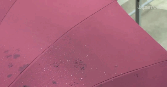 umbrella-reveals-pattern-wet-japan-gif-2