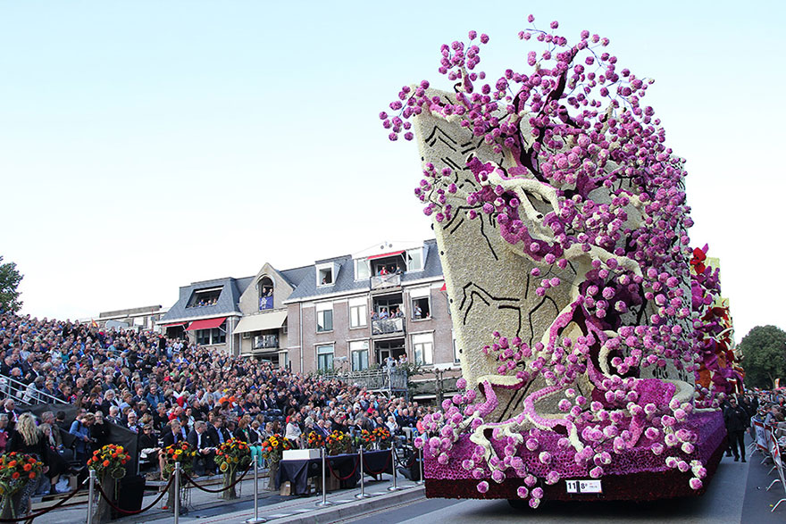 van-gogh-flower-parade-floats-corso-zundert-netherlands-8 van-gogh-flower-parade-floats-corso-zundert-netherlands-8