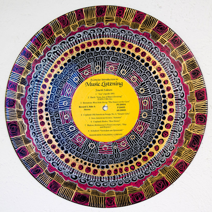 vinyl-record-mandalas-hand-painted-sara-roizen-3 vinyl-record-mandalas-hand-painted-sara-roizen-3