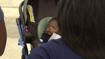 wheelchair-stroller-disabled-mom-alden-kane-gif-2 wheelchair-stroller-disabled-mom-alden-kane-gif-2