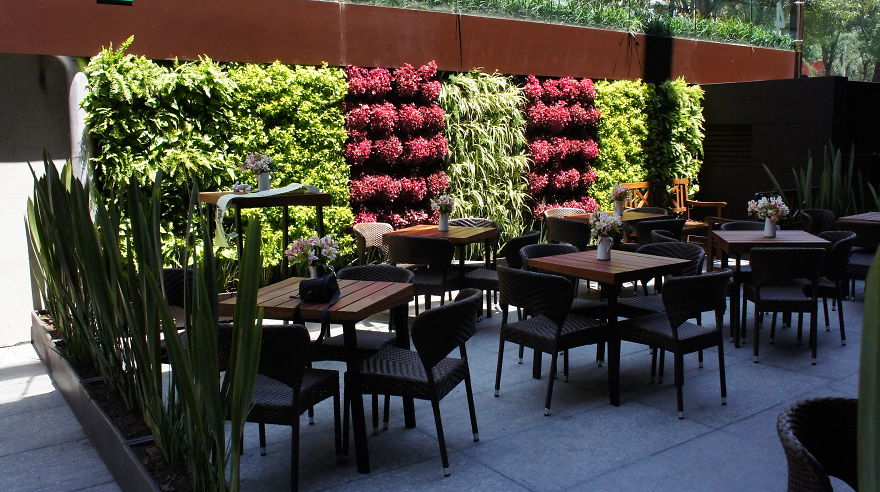 Unique Happy Face Shaped Diy Vertical Gardening System Makes Lush Gardens!