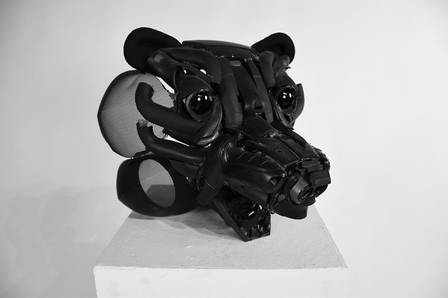 Animaux: I Turn Old, Discarded Electronic Devices Into Animal Sculptures Animaux: I Turn Old, Discarded Electronic Devices Into Animal Sculptures