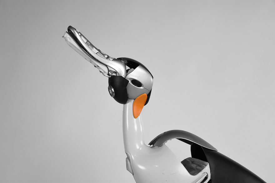 Animaux: I Turn Old, Discarded Electronic Devices Into Animal Sculptures Animaux: I Turn Old, Discarded Electronic Devices Into Animal Sculptures