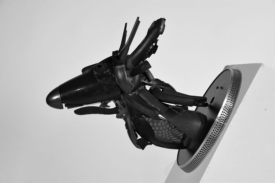 Animaux: I Turn Old, Discarded Electronic Devices Into Animal Sculptures Animaux: I Turn Old, Discarded Electronic Devices Into Animal Sculptures