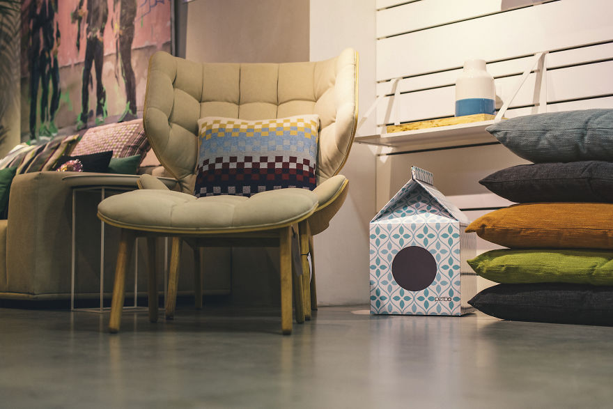 These Eco-Friendly Cat Playhouses Look Like Big Milk Cartons These Eco-Friendly Cat Playhouses Look Like Big Milk Cartons