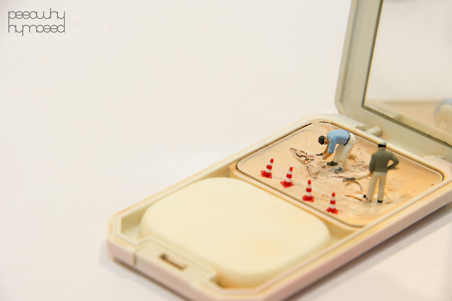 I Capture Miniature People Dealing With Everyday Life Objects I Capture Miniature People Dealing With Everyday Life Objects