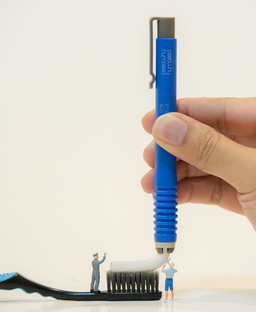 I Capture Miniature People Dealing With Everyday Life Objects I Capture Miniature People Dealing With Everyday Life Objects