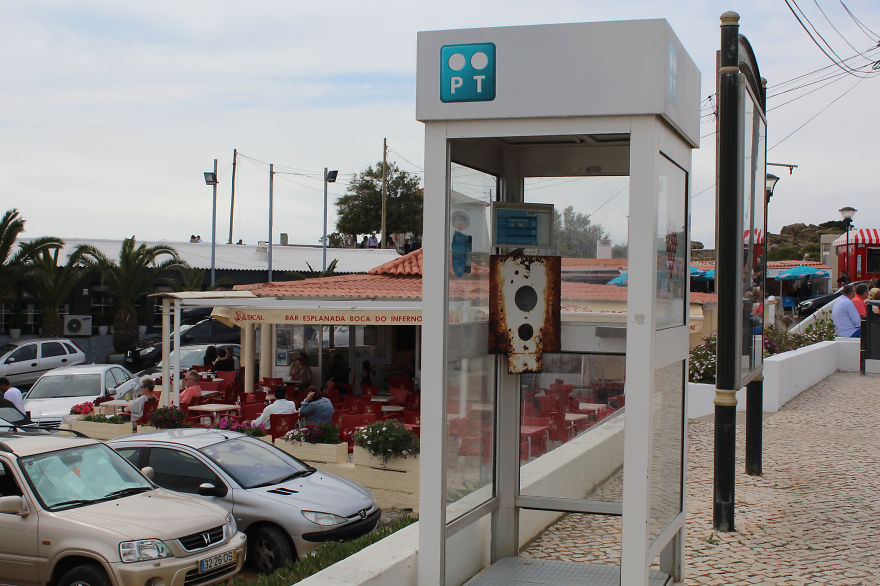 I Travel Around The World And Photograph Payphones Before They Are Gone