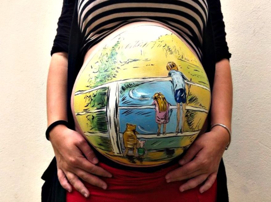 Dad-To-Be Proposes To His Pregnant Girlfriend With Baby Bump Painting That Was Revealed In The Mirror