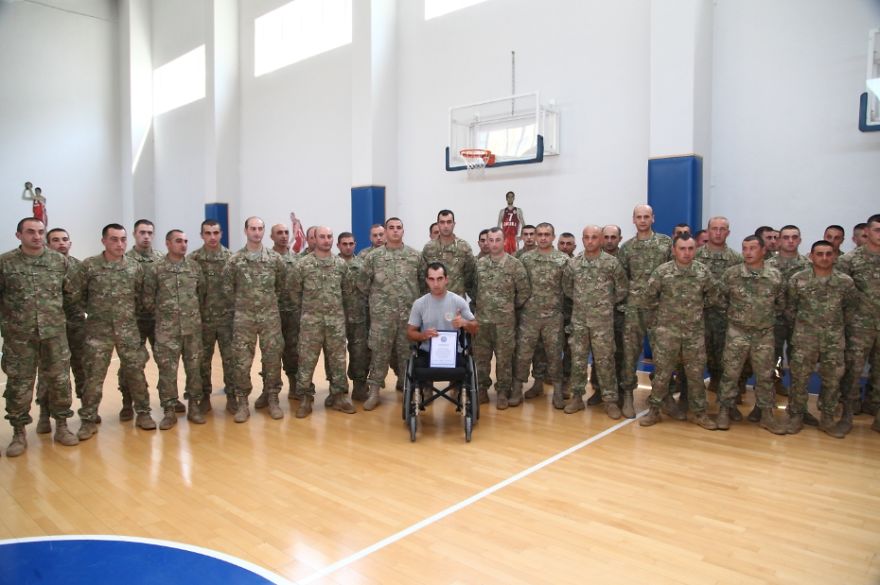 Inspiring Story Of A Double Amputee Soldier Who Doesn't Let The Injury Stand In His Way