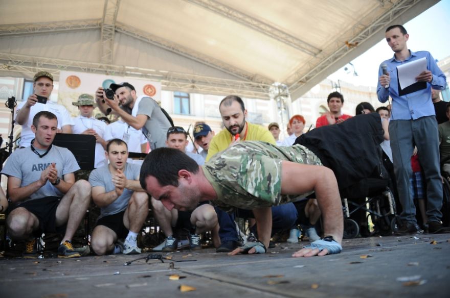 Inspiring Story Of A Double Amputee Soldier Who Doesn't Let The Injury Stand In His Way Inspiring Story Of A Double Amputee Soldier Who Doesn't Let The Injury Stand In His Way