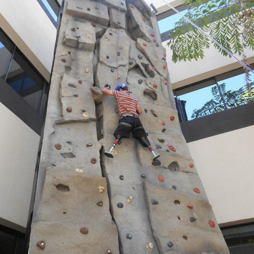 Inspiring Story Of A Double Amputee Soldier Who Doesn't Let The Injury Stand In His Way