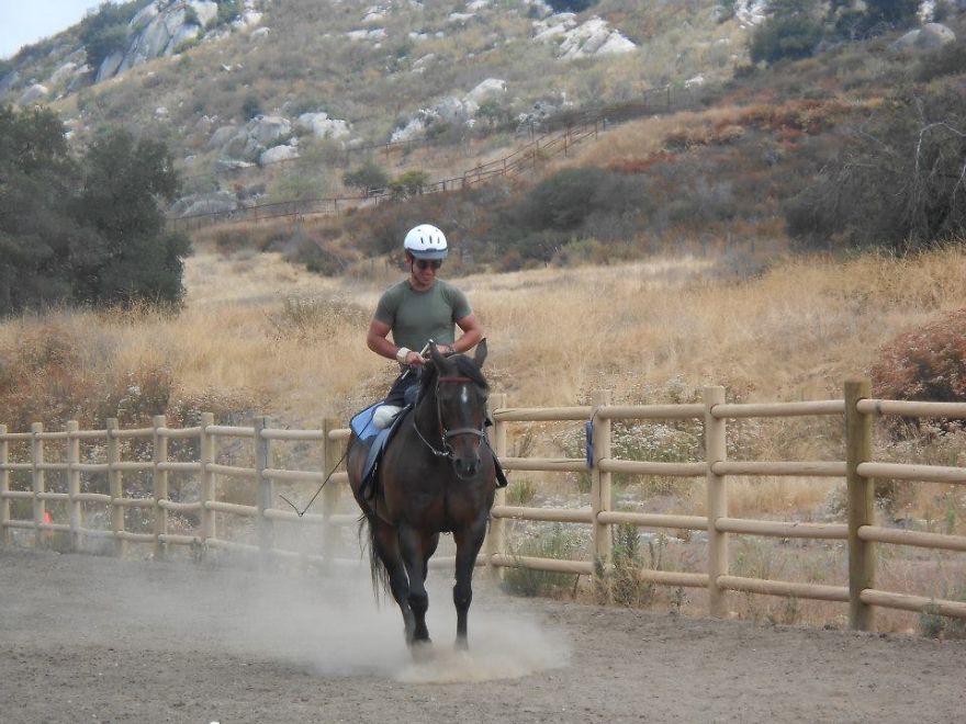 Inspiring Story Of A Double Amputee Soldier Who Doesn't Let The Injury Stand In His Way