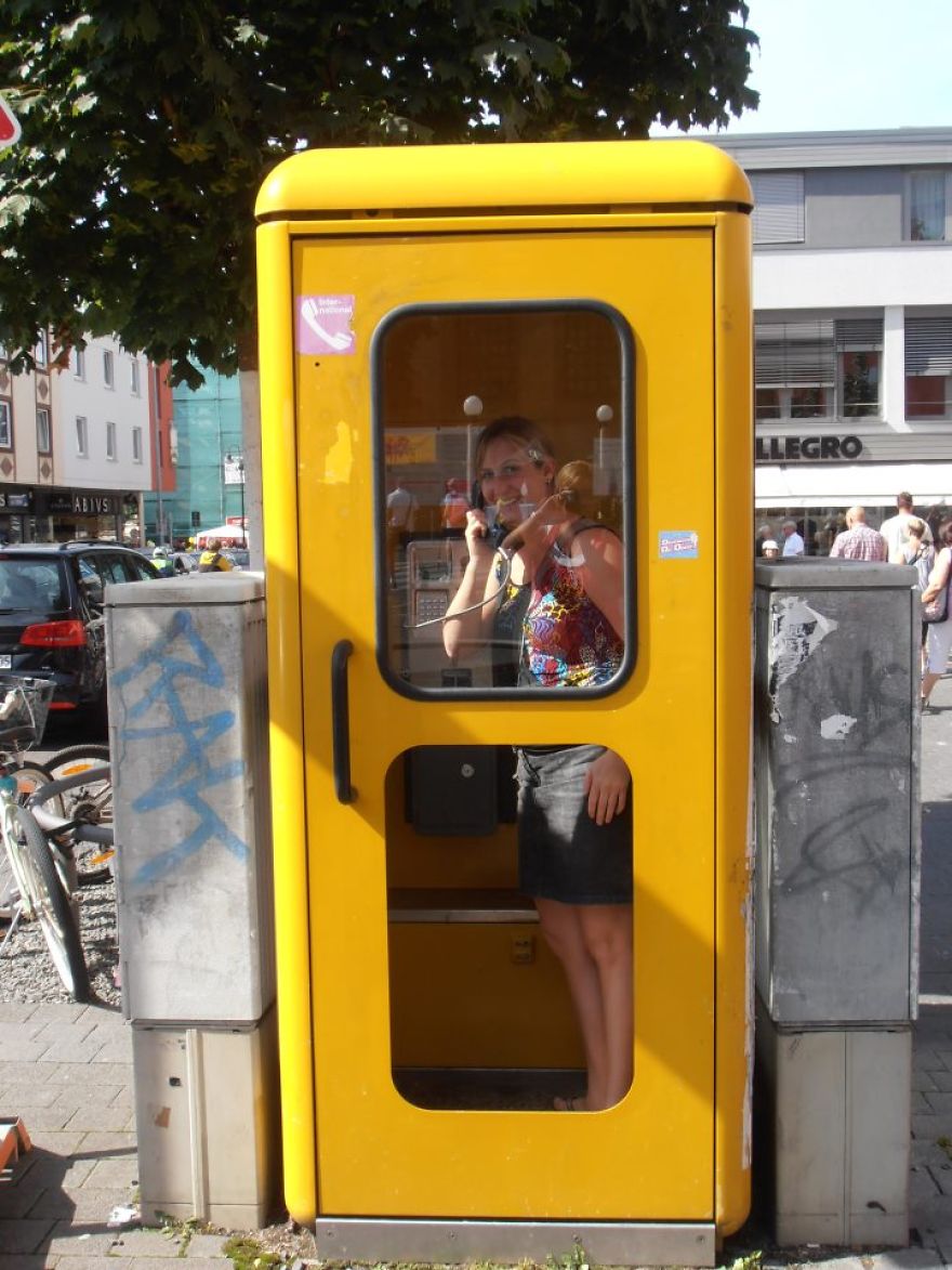 I Travel Around The World And Photograph Payphones Before They Are Gone