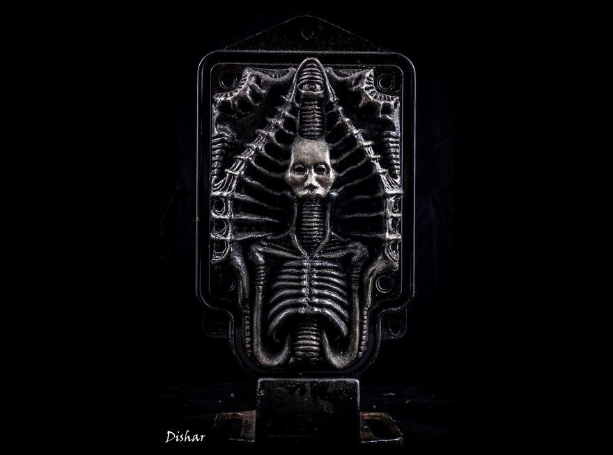 Unreal Eerie Sculpts By Polish Artist Are Like The Next H. R. Giger Generation Unreal Eerie Sculpts By Polish Artist Are Like The Next H. R. Giger Generation