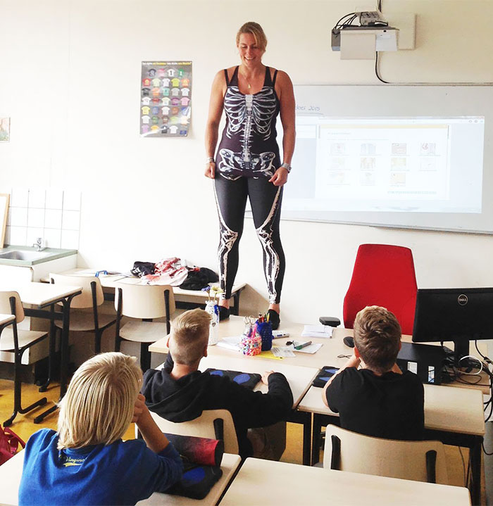 biology-teacher-spandex-anatomy-class-debby-heerkens-groene-hart-4 biology-teacher-spandex-anatomy-class-debby-heerkens-groene-hart-4
