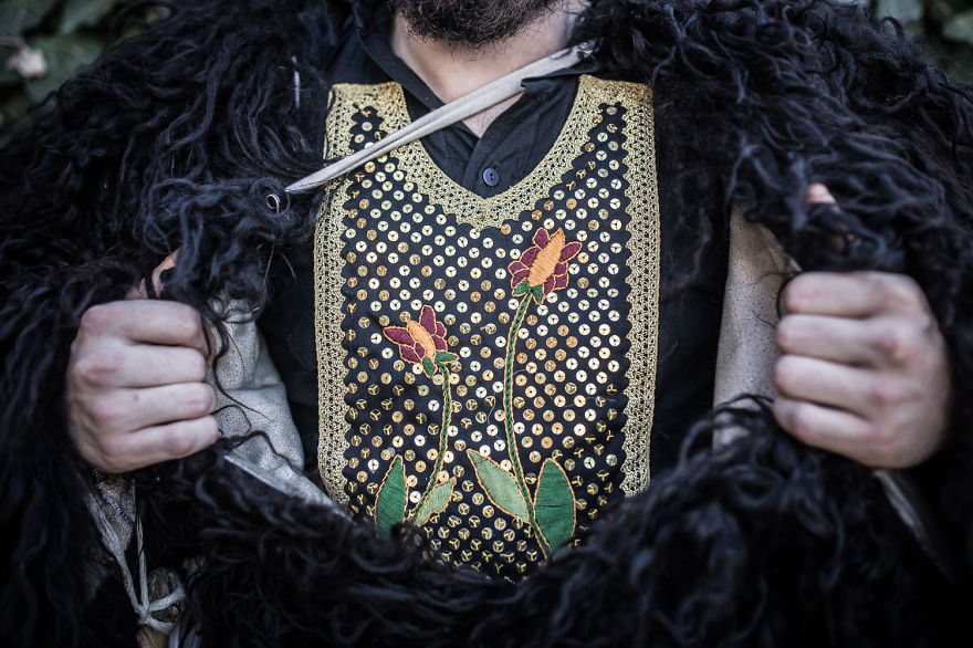 Creepy And Playful Days Of The Bus&oacute;