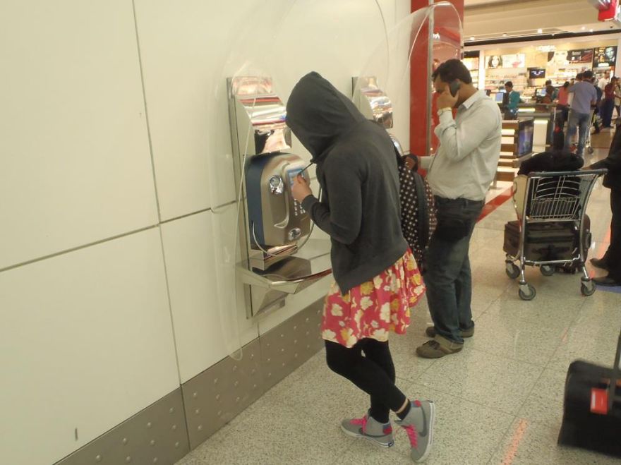 I Travel Around The World And Photograph Payphones Before They Are Gone I Travel Around The World And Photograph Payphones Before They Are Gone