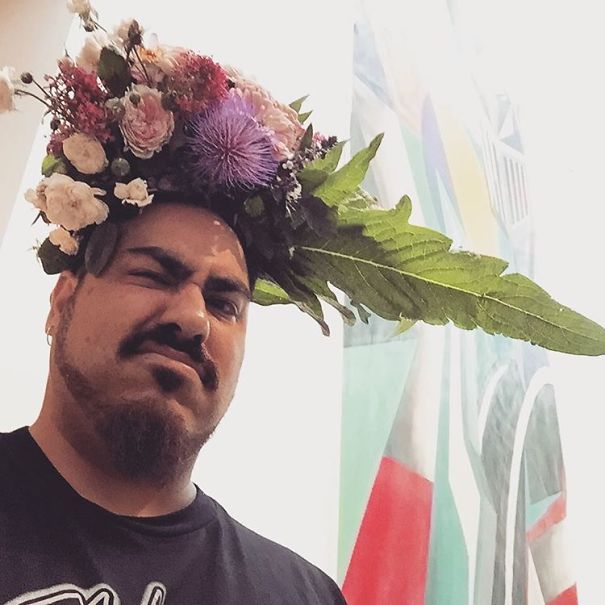 Flower Farmer Grows Smiles By Putting Flowers On Strangers&rsquo; Heads
