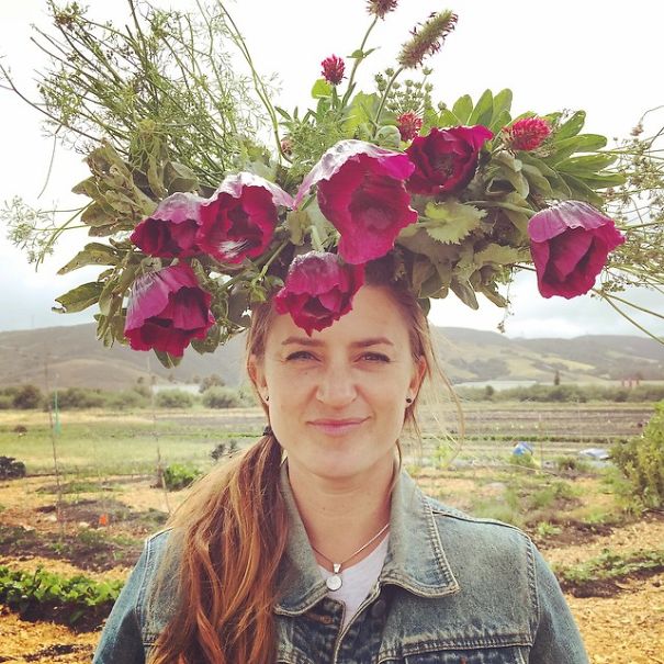 Flower Farmer Grows Smiles By Putting Flowers On Strangers&rsquo; Heads