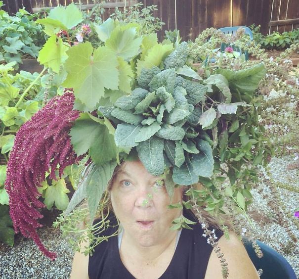 Flower Farmer Grows Smiles By Putting Flowers On Strangers&rsquo; Heads