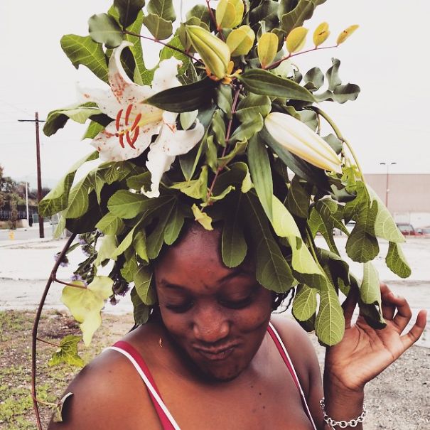 Flower Farmer Grows Smiles By Putting Flowers On Strangers’ Heads Flower Farmer Grows Smiles By Putting Flowers On Strangers’ Heads