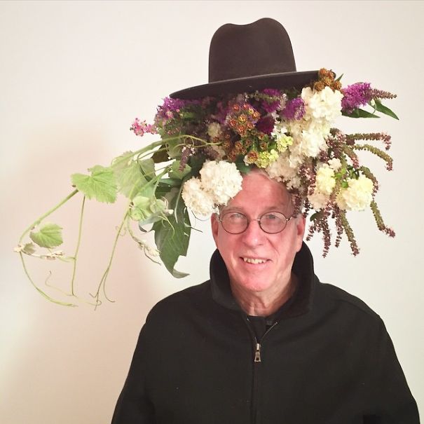 Flower Farmer Grows Smiles By Putting Flowers On Strangers&rsquo; Heads