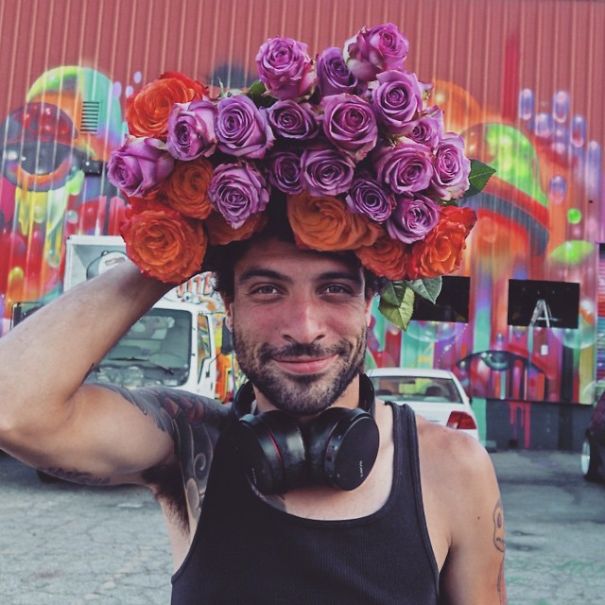 Flower Farmer Grows Smiles By Putting Flowers On Strangers’ Heads Flower Farmer Grows Smiles By Putting Flowers On Strangers’ Heads