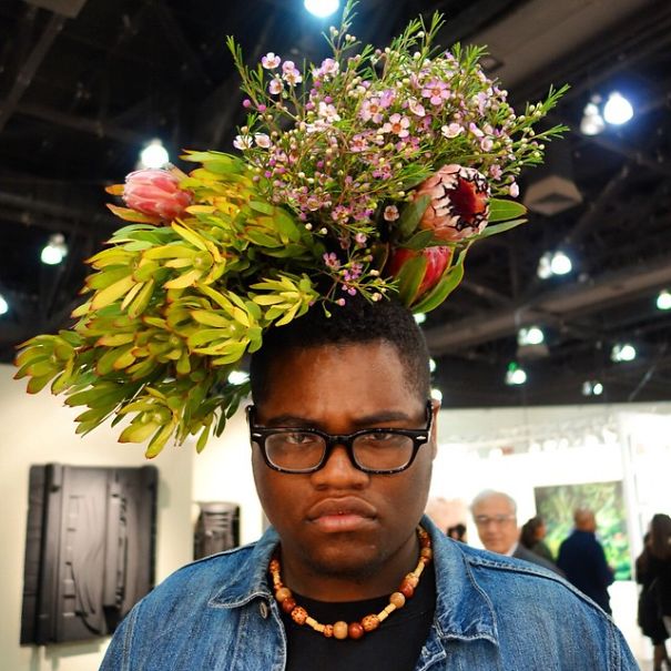 Flower Farmer Grows Smiles By Putting Flowers On Strangers’ Heads Flower Farmer Grows Smiles By Putting Flowers On Strangers’ Heads