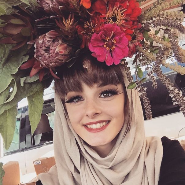 Flower Farmer Grows Smiles By Putting Flowers On Strangers&rsquo; Heads