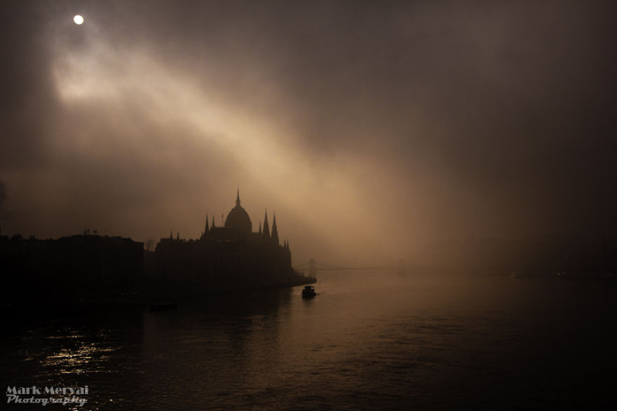 I Hunt For Fog To Capture Apocalyptic Photos Of Cities I Hunt For Fog To Capture Apocalyptic Photos Of Cities