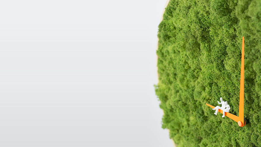 I Made A Moss Clock Using 2kg Of Moss