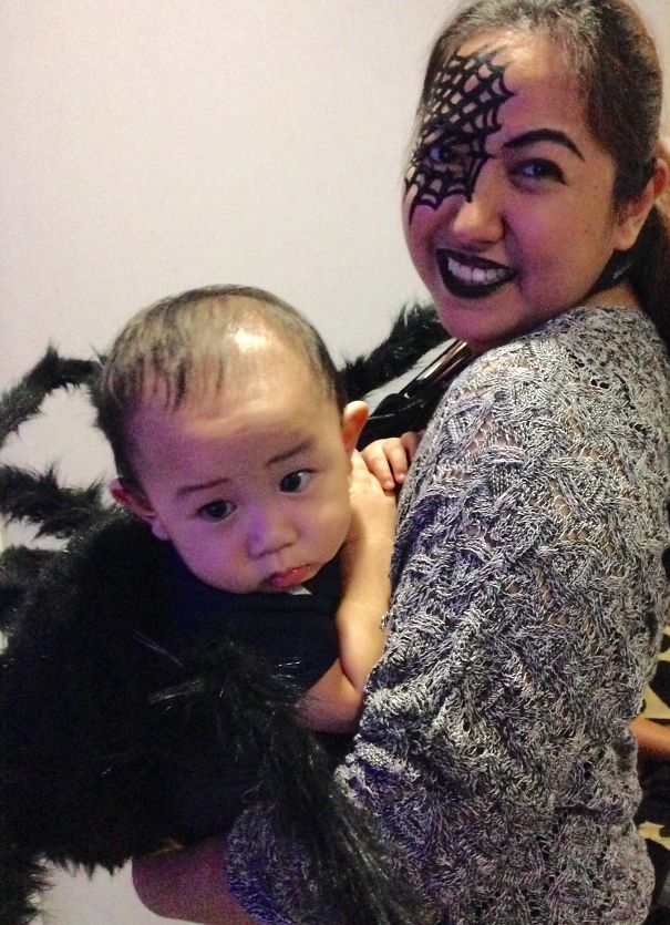 Momma Spider And Baby Spider