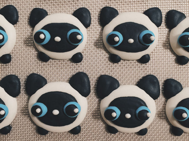 Learn How To Take Macarons To Another Level By Turning Them Into Cats