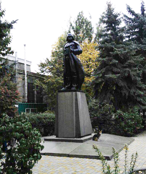 lenin-monument-darth-vader-wifi-odessa-alexander-milov-2 lenin-monument-darth-vader-wifi-odessa-alexander-milov-2