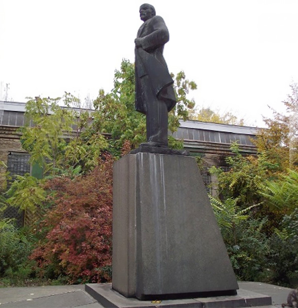 lenin-monument-darth-vader-wifi-odessa-alexander-milov-3 lenin-monument-darth-vader-wifi-odessa-alexander-milov-3