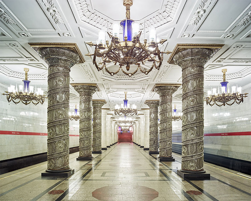 moscow-metro-station-architecture-russia-bright-future-david-burdeny-14 moscow-metro-station-architecture-russia-bright-future-david-burdeny-14