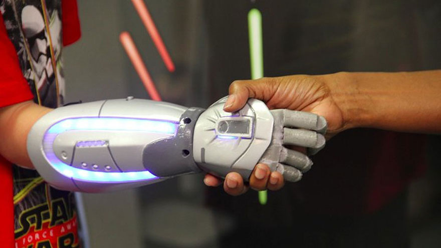 prosthetic-hand-disney-heroes-open-bionics-3 prosthetic-hand-disney-heroes-open-bionics-3