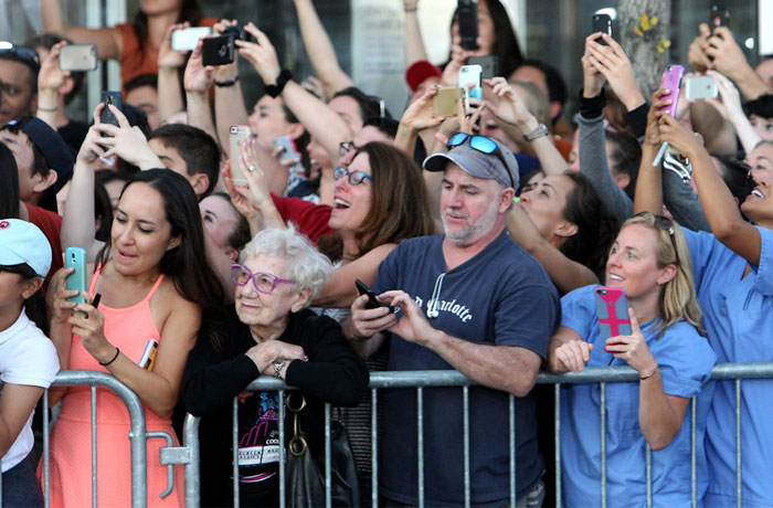 Can You Spot Who Makes This Pic So Awesome That We Can All Learn From It?