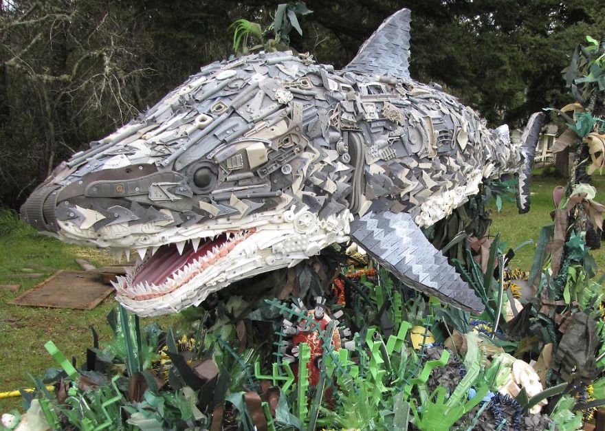 13 Giant Sculptures Made Entirely Of Beach Waste To Make You Reconsider Plastic Use 13 Giant Sculptures Made Entirely Of Beach Waste To Make You Reconsider Plastic Use