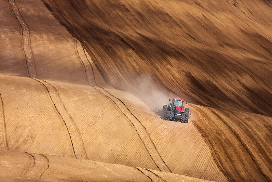 Hypnotizing Beauty Of Moravian Fields In The Czech Republic Hypnotizing Beauty Of Moravian Fields In The Czech Republic