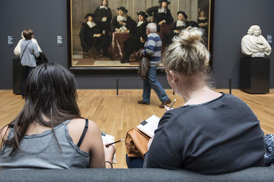 5museum-visitors-draw-artwork-start-drawing-rijksmuseum-5 5museum-visitors-draw-artwork-start-drawing-rijksmuseum-5
