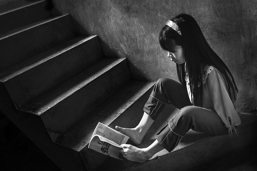 After The War: Vietnamese Girl Born Without Arms Lives Normal Life And Takes Care Of Her Nephew