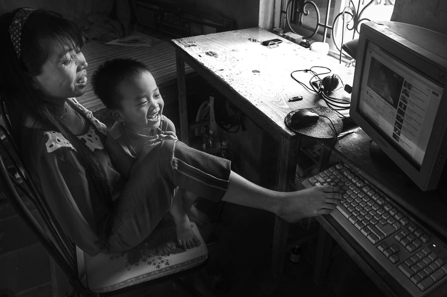After The War: Vietnamese Girl Born Without Arms Lives Normal Life And Takes Care Of Her Nephew