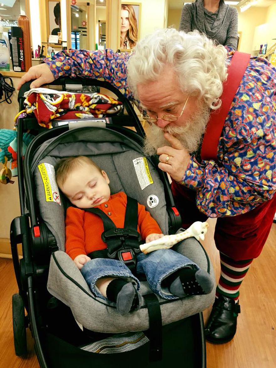 baby-falls-asleep-santa-claus-zeke-walters-3 baby-falls-asleep-santa-claus-zeke-walters-3