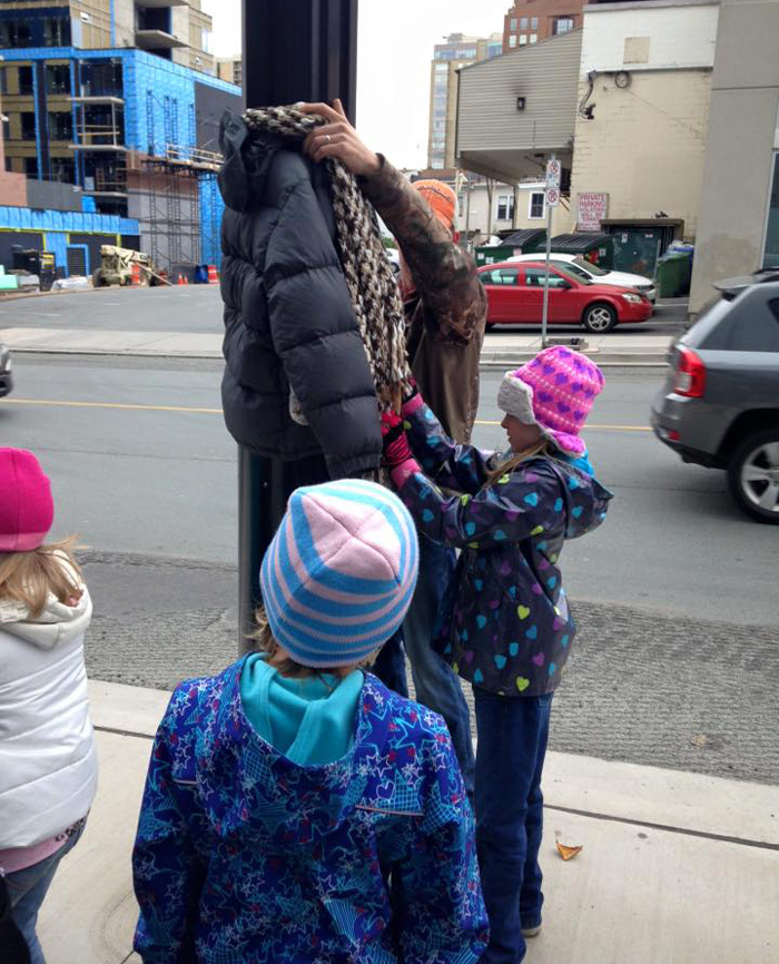 children-donate-warm-clothes-homeless-winter-canada-tara-smith-atkins-4 children-donate-warm-clothes-homeless-winter-canada-tara-smith-atkins-4