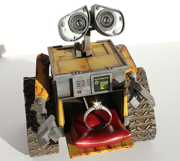Wall-e Ring Box
