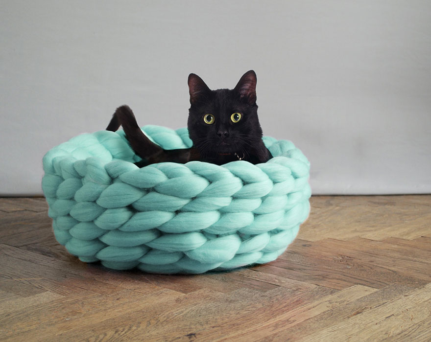 giant-chunky-knit-pet-beds-anna-mo-10 giant-chunky-knit-pet-beds-anna-mo-10